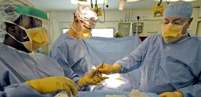 انواع روش های درمان سنگ کلیه، شکستن و خارج کردن سنگ 3 جراحی باز-min